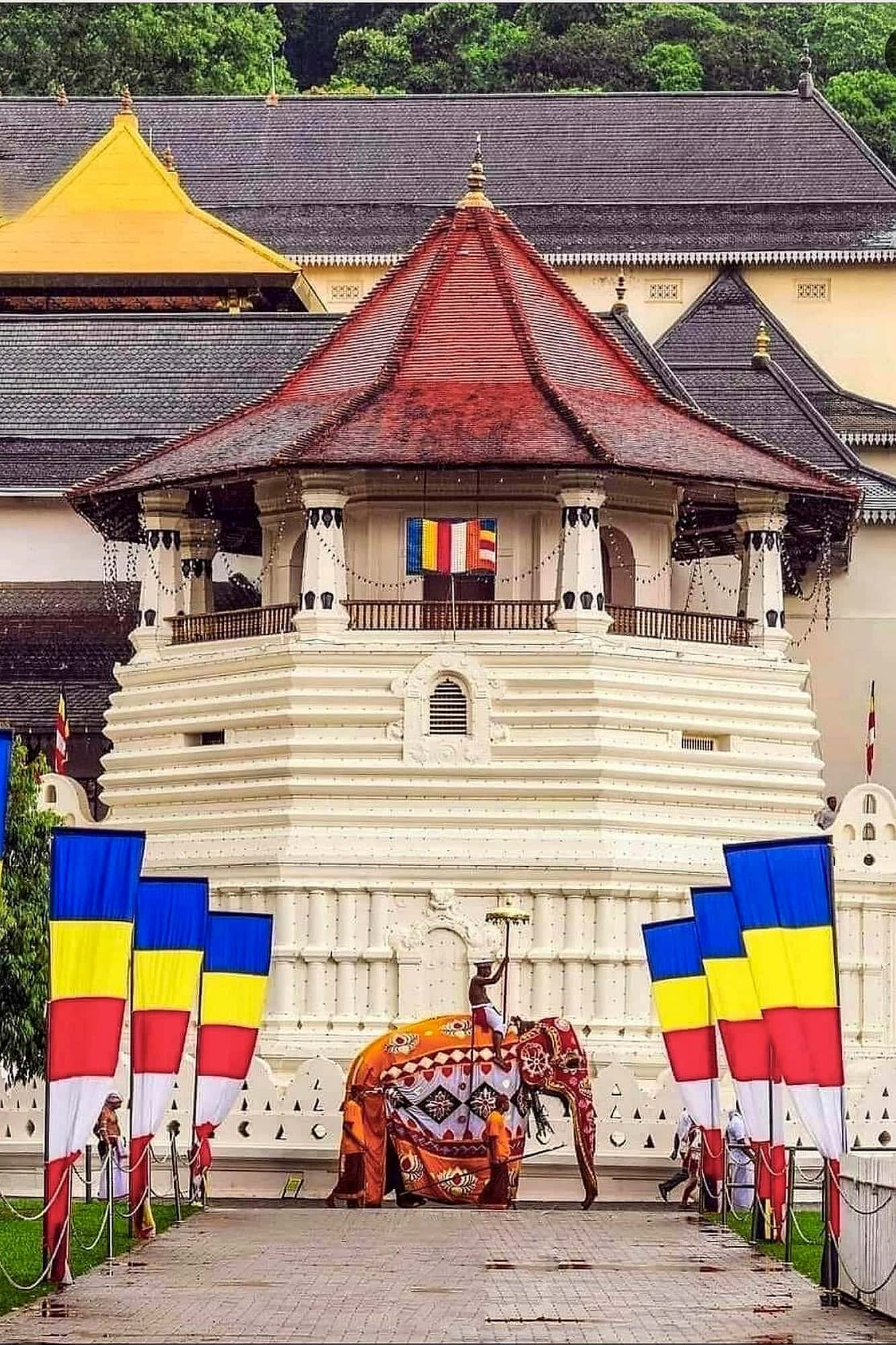 Храм Зуба Будды в Канди